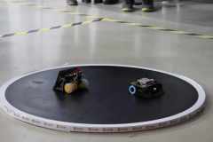 pojedynek robotów na zawodach XChallenge w Rzeszowie