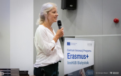 2025-10-08-Absolwenci-PB-dzielą-się-doświadczeniami-zawodowymi-w-sesji-Erasmus+-InnHUB-fot-Dariusz-Piekut-PB