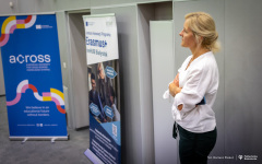 2025-10-08-Absolwenci-PB-dzielą-się-doświadczeniami-zawodowymi-w-sesji-Erasmus+-InnHUB-fot-Dariusz-Piekut-PB