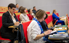 2025-10-08-Absolwenci-PB-dzielą-się-doświadczeniami-zawodowymi-w-sesji-Erasmus+-InnHUB-fot-Dariusz-Piekut-PB