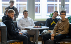 2025-10-14-Kawka-z-profesorem-na-WE-fot-Dariusz-Piekut-PB