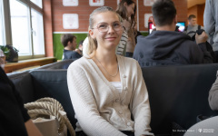 2025-10-14-Kawka-z-profesorem-na-WE-fot-Dariusz-Piekut-PB