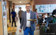 2025-10-14-Kawka-z-profesorem-na-WE-fot-Dariusz-Piekut-PB