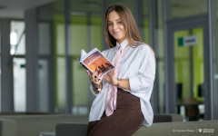 2025-11-03-Klaudia-Domalewska-o-atutach-Erasmus+-fot-Dariusz-Piekut-PB