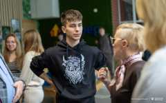 2025-11-19-Kawka-z-Profesorem-fot-Dariusz-Piekut-PB