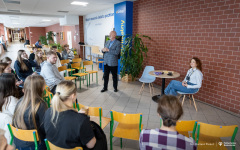 2025-11-19-Kawka-z-Profesorem-fot-Dariusz-Piekut-PB