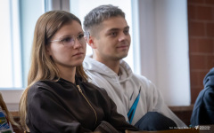 2025-11-19-Kawka-z-Profesorem-fot-Dariusz-Piekut-PB