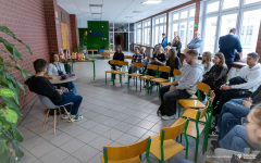 2025-11-19-Kawka-z-Profesorem-fot-Dariusz-Piekut-PB