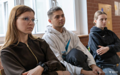 2025-11-19-Kawka-z-Profesorem-fot-Dariusz-Piekut-PB