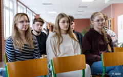 2025-11-19-Kawka-z-Profesorem-fot-Dariusz-Piekut-PB