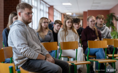 2025-11-19-Kawka-z-Profesorem-fot-Dariusz-Piekut-PB