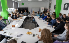 2025-11-19-Kawka-z-Profesorem-fot-Dariusz-Piekut-PB