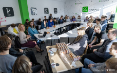 2025-11-19-Kawka-z-Profesorem-fot-Dariusz-Piekut-PB