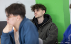 2025-11-19-Kawka-z-Profesorem-fot-Dariusz-Piekut-PB