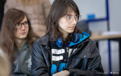 2025-11-19-Kawka-z-Profesorem-fot-Dariusz-Piekut-PB