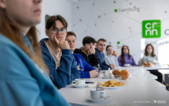 2025-11-19-Kawka-z-Profesorem-fot-Dariusz-Piekut-PB
