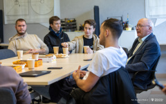 2025-11-19-Kawka-z-Profesorem-fot-Dariusz-Piekut-PB