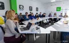 2025-11-19-Kawka-z-Profesorem-fot-Dariusz-Piekut-PB