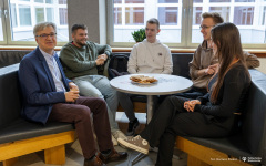 2025-11-19-Kawka-z-Profesorem-fot-Dariusz-Piekut-PB