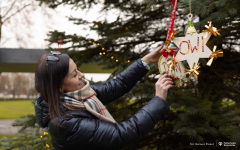 2025-12-01-Ubieranie-choinki-fot-Dariusz-Piekut-PB