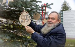2025-12-01-Ubieranie-choinki-fot-Dariusz-Piekut-PB