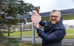 2025-12-01-Ubieranie-choinki-fot-Dariusz-Piekut-PB