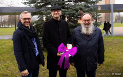 2025-12-01-ubieranie-choinki-fot-P.Jankowski-01