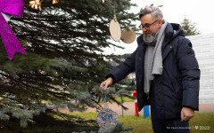 2025-12-01-ubieranie-choinki-fot-P.Jankowski-05