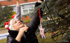 2025-12-02-ubieranie-choinki-fot-P.Jankowski-05