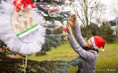 2025-12-02-ubieranie-choinki-fot-P.Jankowski-09