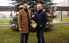 2025-12-03-ubieranie-choinki-fot-P.Jankowski-01