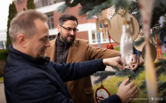 2025-12-03-ubieranie-choinki-fot-P.Jankowski-02