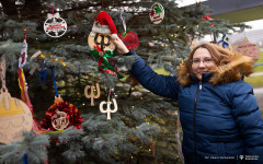 2025-12-03-ubieranie-choinki-fot-P.Jankowski-05