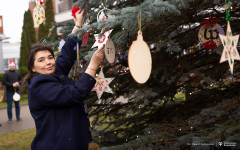 2025-12-03-ubieranie-choinki-fot-P.Jankowski-06