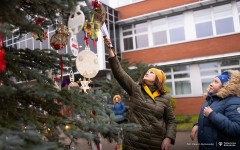 2025-12-03-ubieranie-choinki-fot-P.Jankowski-11
