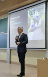 2025-12-09-wyklad-epidemia-samotnosci-W.Kulesza-fot-Kinga-Jatkowska-Lukaszuk