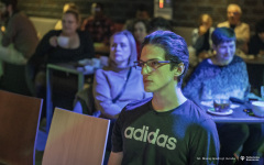 2025-12-11-kawiarnia-naukowa-narodziny-najwiekszego-gadzetu-ludzkosci