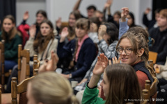 2025-12-17-kawka-z-profesorem-na-WA-fot-Maciej-Giedrojc-Juraha