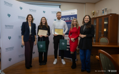 2025-12-19-WBiNŚ-stypendia-dla-studentów-biotechnologii-fot-Iryna-Mikhno-PB