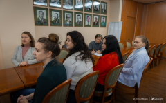 2025-12-19-WBiNŚ-stypendia-dla-studentów-biotechnologii-fot-Iryna-Mikhno-PB