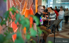 2026-01-21-koncert-prorektora-ds-studenckich-dla-WOŚP-fot-Iryna-Mikhno-PB