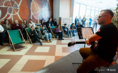 2026-01-21-koncert-prorektora-ds-studenckich-dla-WOŚP-fot-Iryna-Mikhno-PB