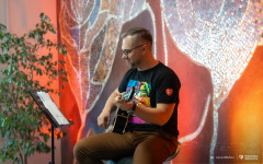 2026-01-21-koncert-prorektora-ds-studenckich-dla-WOŚP-fot-Iryna-Mikhno-PB