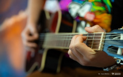 2026-01-21-koncert-prorektora-ds-studenckich-dla-WOŚP-fot-Iryna-Mikhno-PB