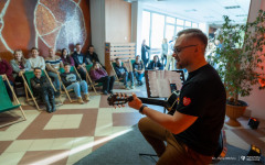 2026-01-21-koncert-prorektora-ds-studenckich-dla-WOŚP-fot-Iryna-Mikhno-PB