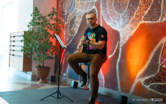 2026-01-21-koncert-prorektora-ds-studenckich-dla-WOŚP-fot-Iryna-Mikhno-PB