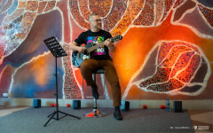 2026-01-21-koncert-prorektora-ds-studenckich-dla-WOŚP-fot-Iryna-Mikhno-PB