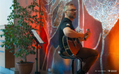 2026-01-21-koncert-prorektora-ds-studenckich-dla-WOŚP-fot-Iryna-Mikhno-PB