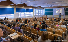 2026-01-23-Wykład-PZP-o Szczęściu, którego szukamy tam, gdzie go nie ma-PZP-Dostępna PB-fot-Iryna-Mikhno-PB