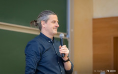 2026-01-23-Wykład-PZP-o Szczęściu, którego szukamy tam, gdzie go nie ma-PZP-Dostępna PB-fot-Iryna-Mikhno-PB